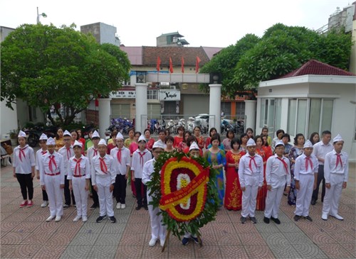 Viếng Đài liệt sĩ phường Ngọc Lâm trước thềm năm học mới 2019 - 2020
